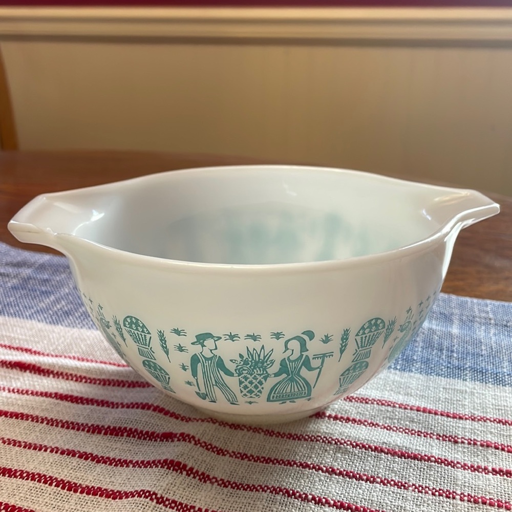 Vintage Pyrex Amish Butterprint turquoise and white 441 1.5pt